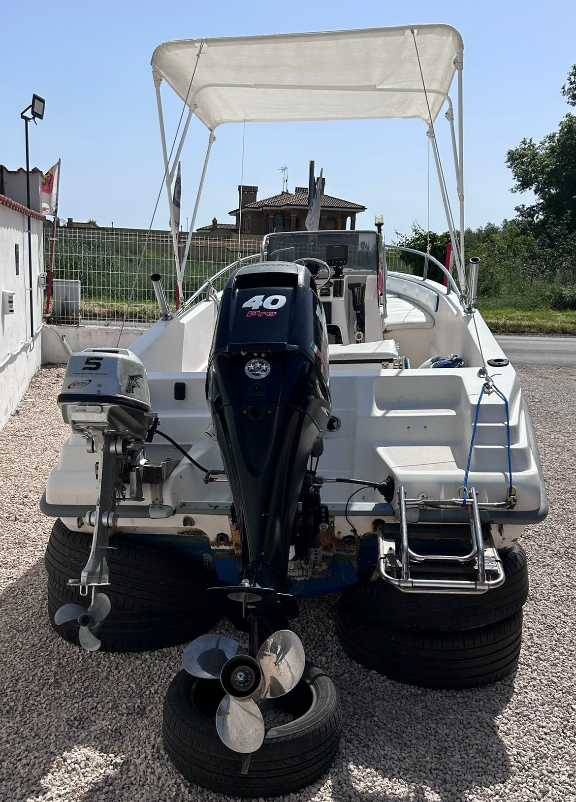 Nostromo 25 + 2x140 hp VM gavazzi pilotina natante livorno boats barco bateaux boat pilot house entrobordo diesel pesca crociera diporto
